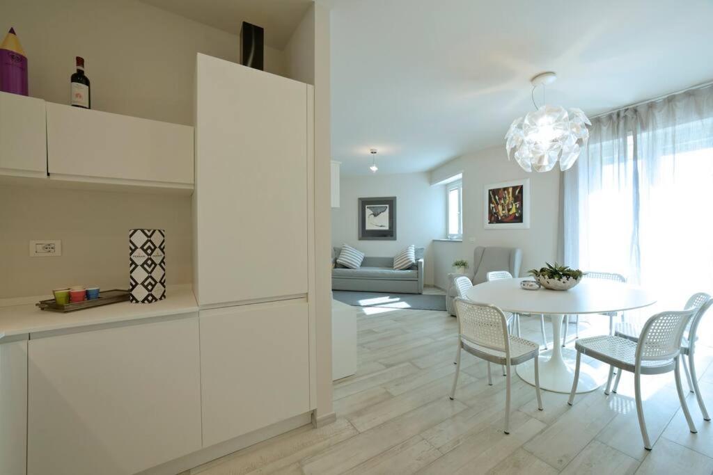 Luxury Apartament Con Garage Vista Mare Alassio Per 6 Persone エクステリア 写真