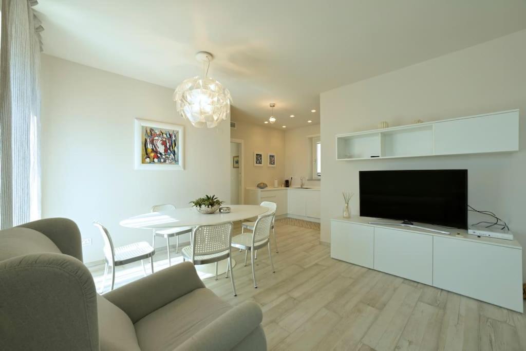 Luxury Apartament Con Garage Vista Mare Alassio Per 6 Persone エクステリア 写真