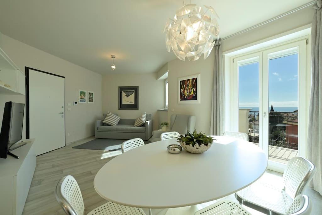 Luxury Apartament Con Garage Vista Mare Alassio Per 6 Persone エクステリア 写真